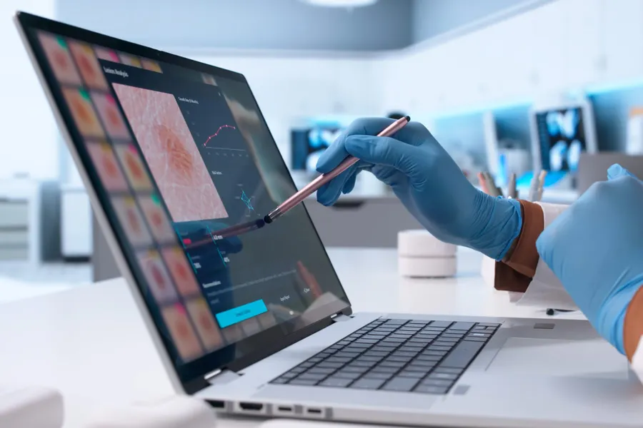 MIT y Stanford miden la IA médica: ayuda al que ya sabe y engaña al que no