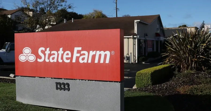 Los abogados de State Farm admiten siete citas judiciales inventadas por IA en un caso de Los Ángeles