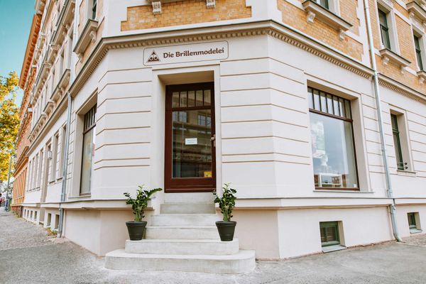 Die Brillenmodelei — Optiker mit Wohnzimmeratmosphäre