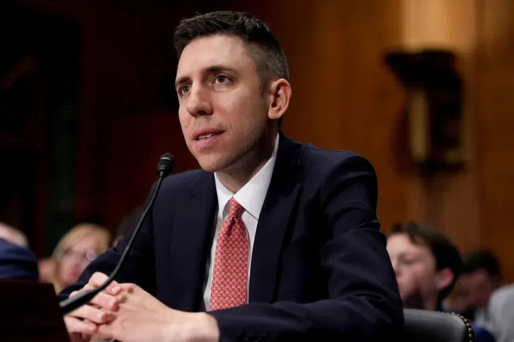 FDIC Chairman Travis Hill says stablecoins won't receive deposit insurance