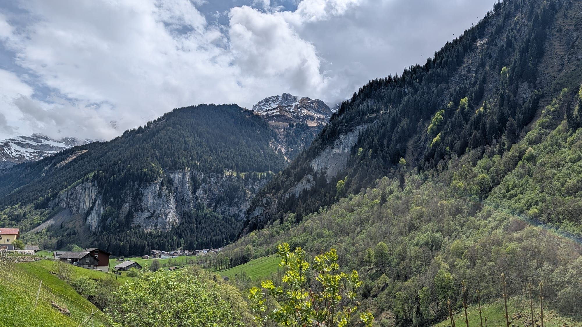 Grip, Geschichte & Gänsehaut: Auf zwei Rädern vom Klausenpass zum Glaubenberg