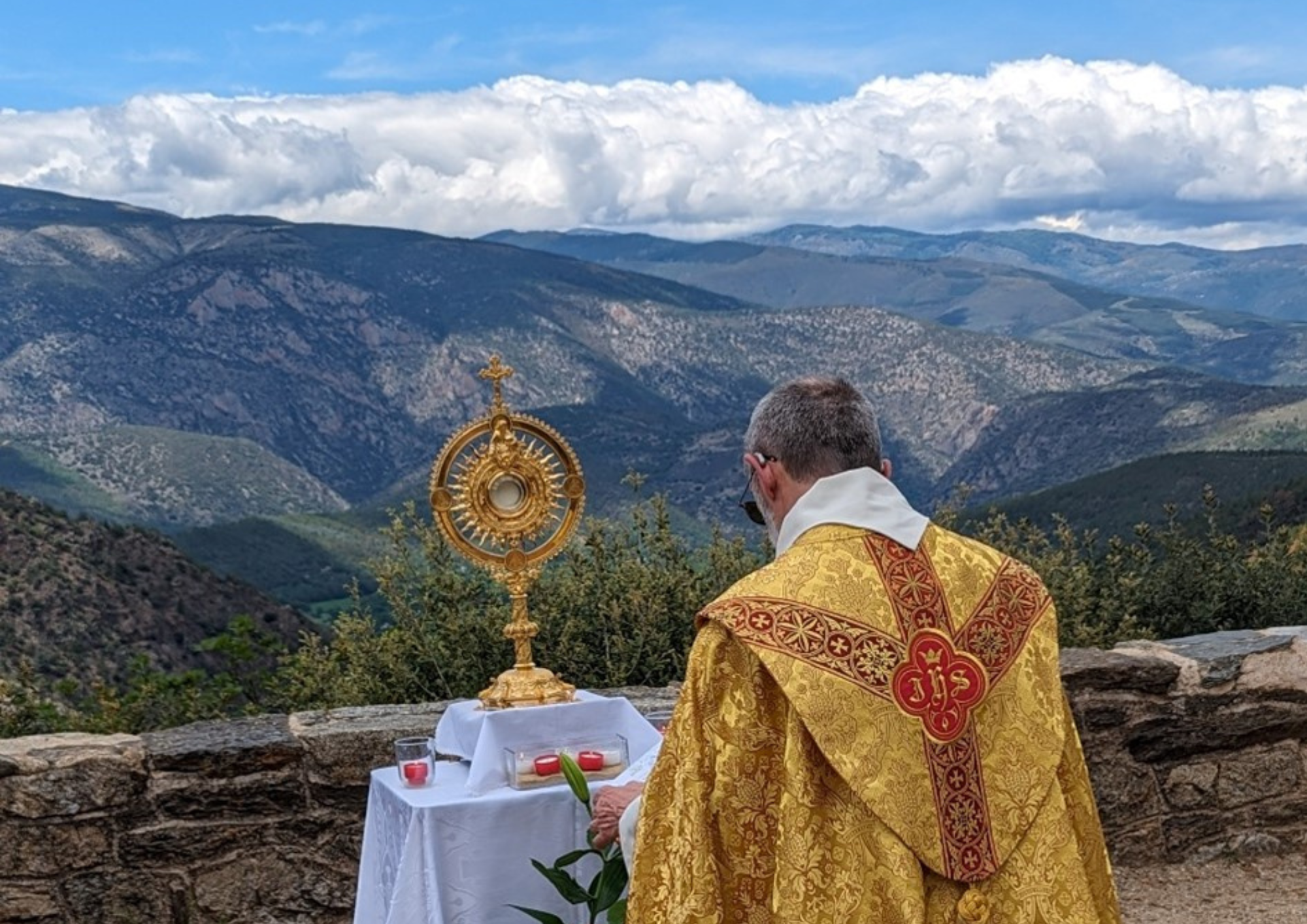 Fête Dieu dimanche 22 juin à l’abbaye Saint Martin du Canigou