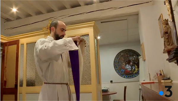 France 3 suit le Père Vincent Benito sur les terrains de rugby