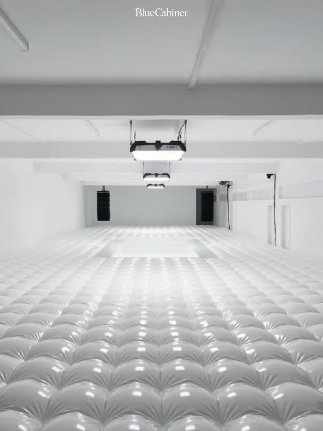 나이키, 동런던에서 'TRANSPORTAL'로 신형 Air Liquid Max 런칭 Post feature image