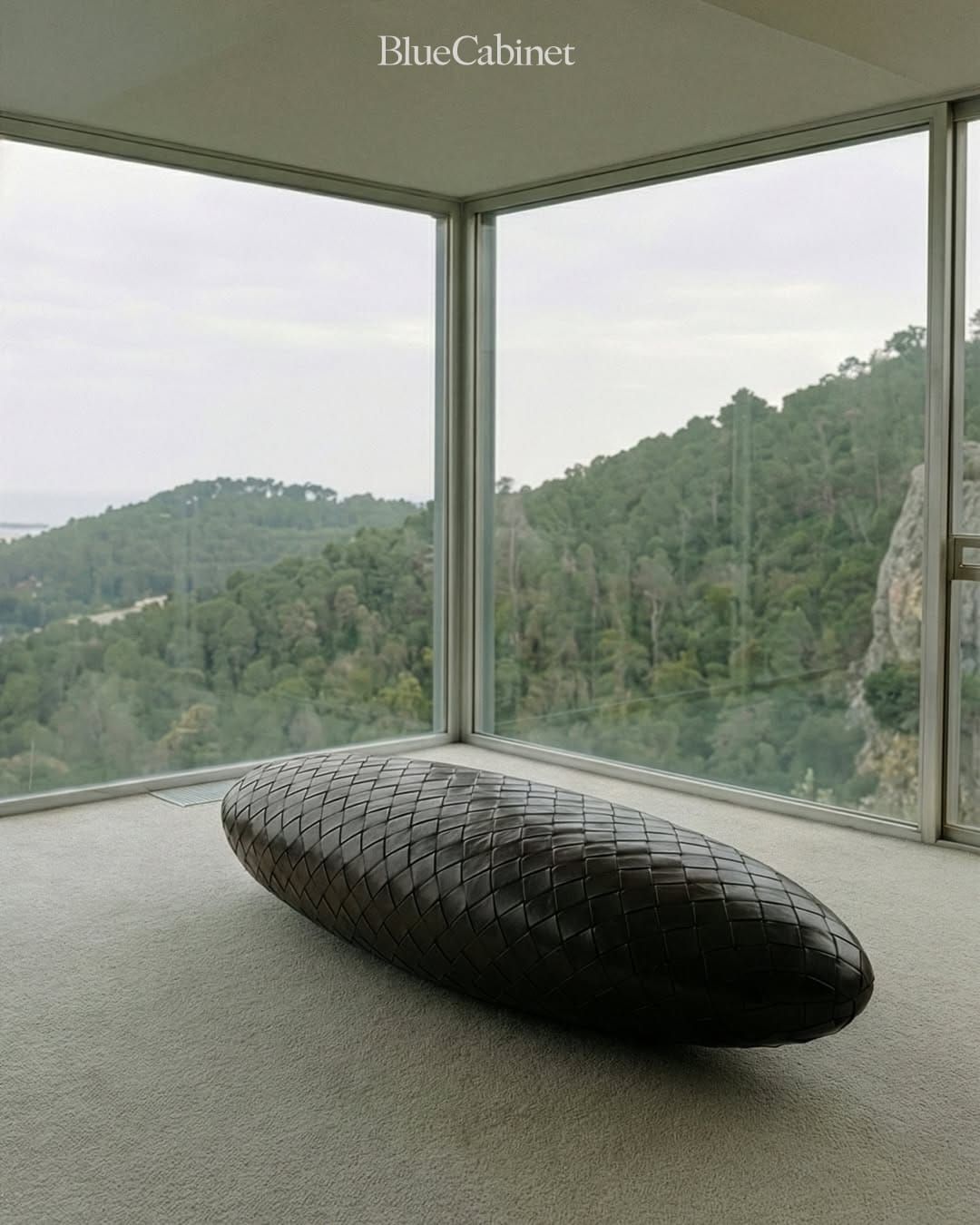 카를로스 & 데이비드 로멜, 〈Oblation Bench〉 Post feature image