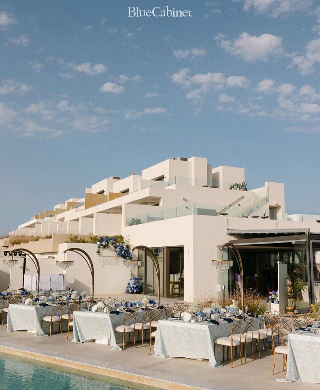 〈Domes White Coast Milos〉, 사라키니코 해변에서 영감받은 휴양지 Post feature image