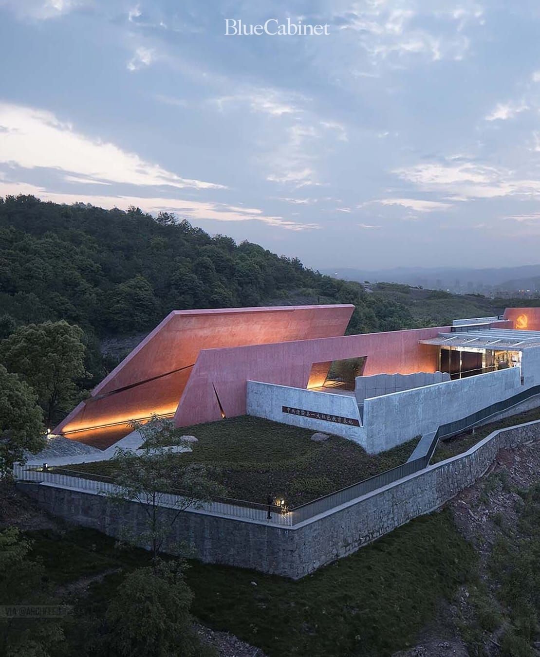 〈Zhuji Party History Memorial Hall〉, 디수이 사 절벽의 기억 공간 Post feature image