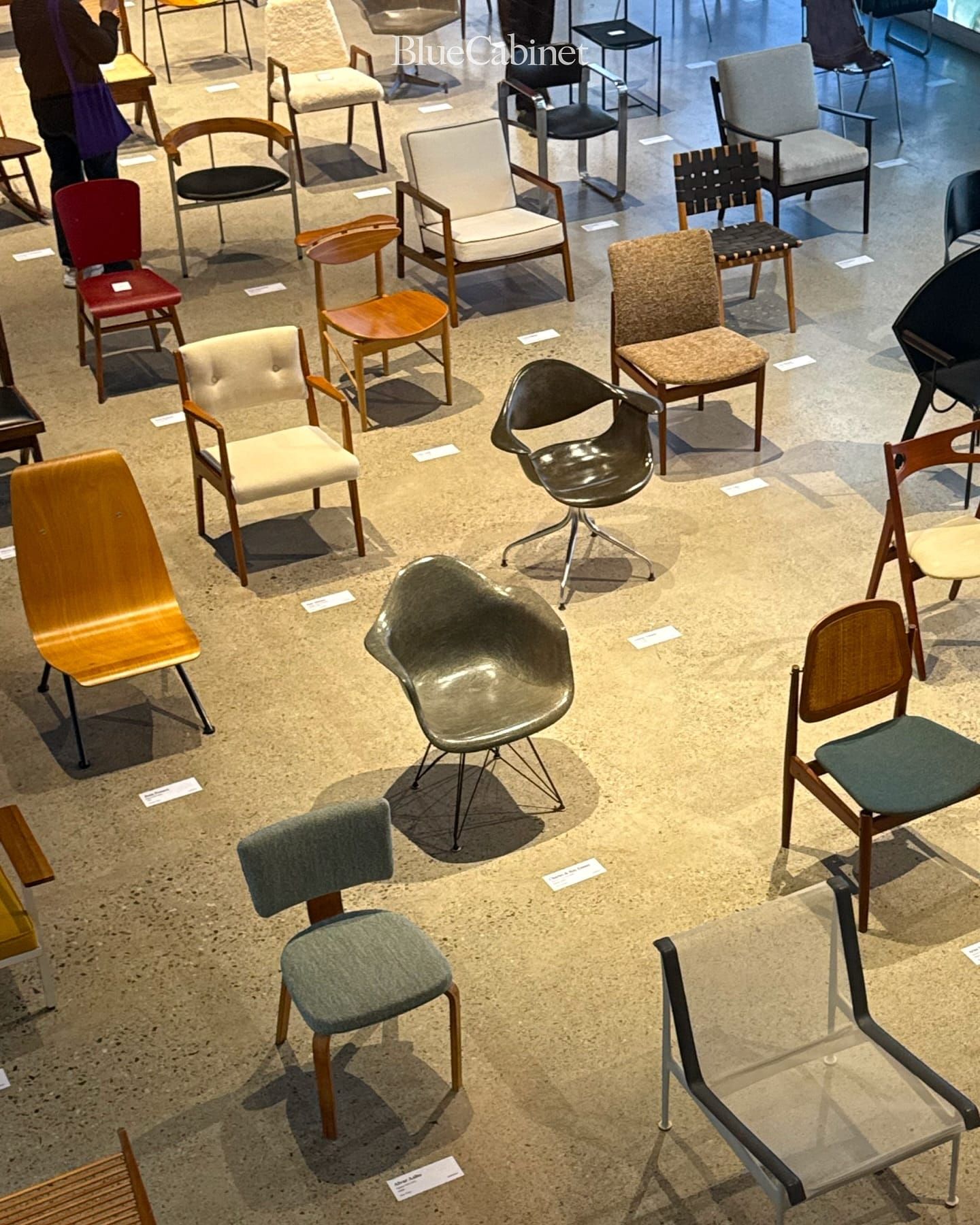 앤더슨씨 〈333 CHAIRS〉 전시, 성수에 펼쳐진 거대한 체어 아틀라스 Post image