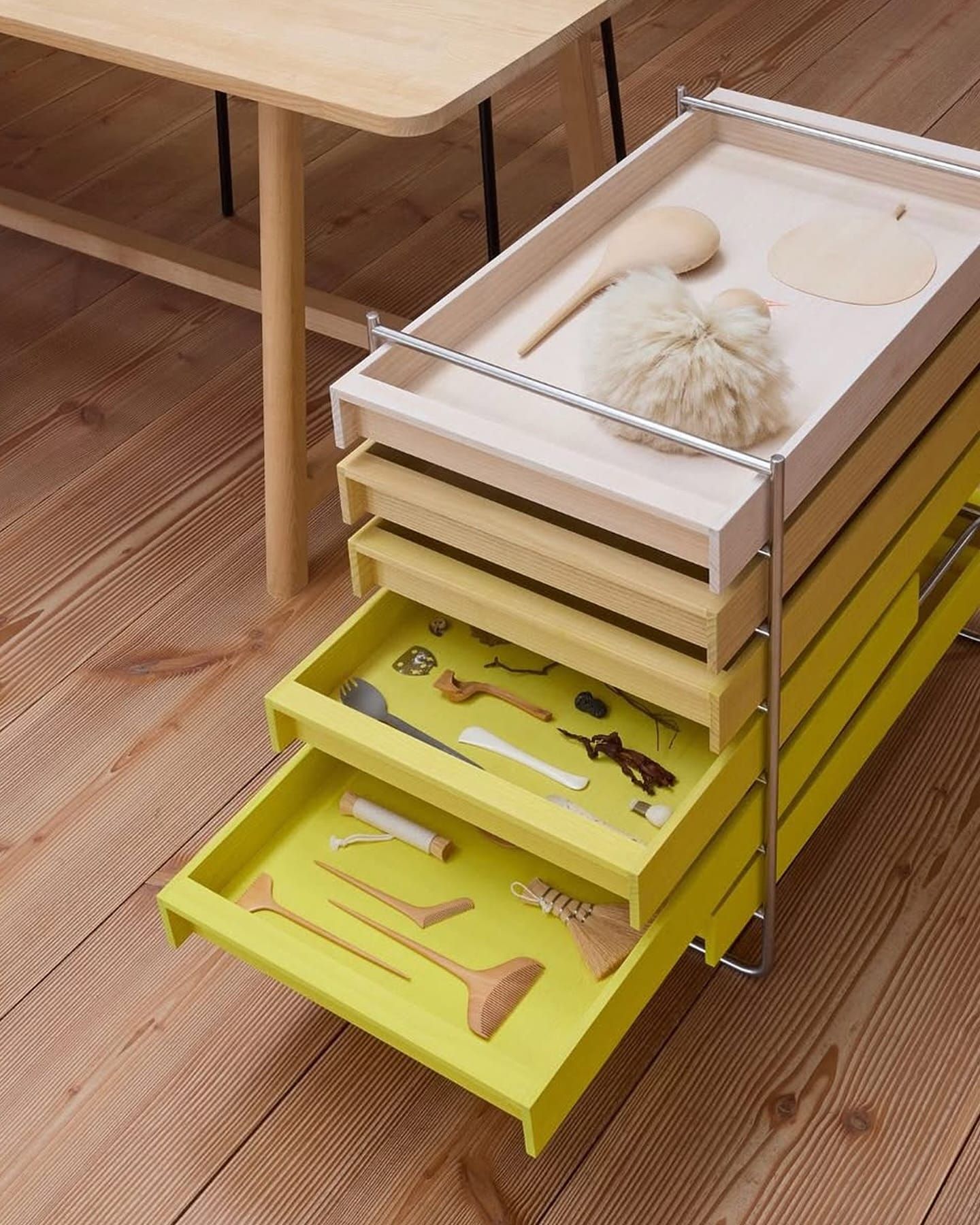A. Petersen × Line Depping 〈Toolbox〉, 10개의 서랍 Post feature image