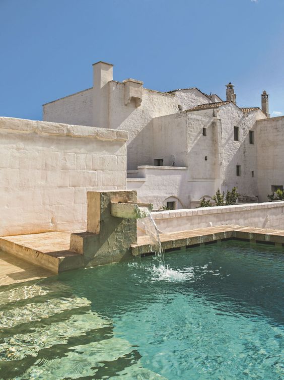 POOL-DESIGN-YEET-MAGAZINE-SUMMER-CHEAP-FLIGHT-TO-EUROPE-2