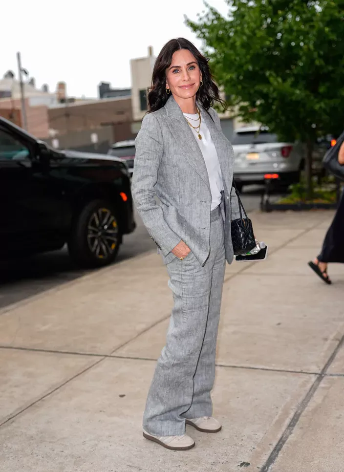 Courteney Cox in Adidas sneakers - photo 10