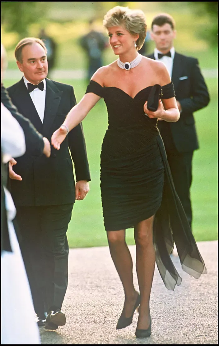 Lady Diana in a black strapless dress for the recital at Goldsmith's Hall, London, in 1981 - photo 11