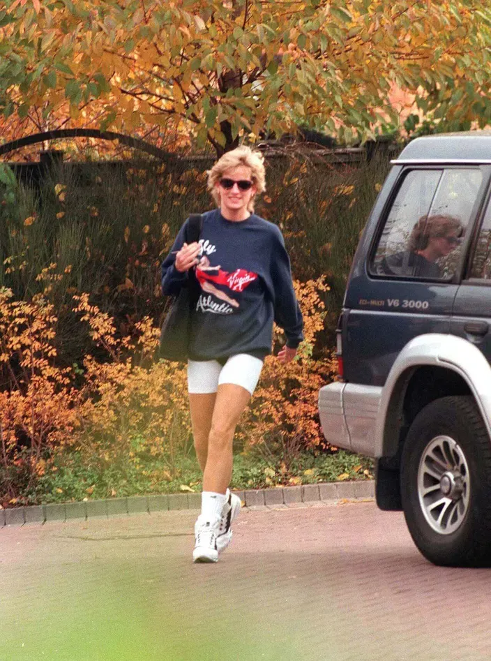 Lady Diana on a rugby pitch in shorts and sweatshirt, July 7, 1995 - photo 19