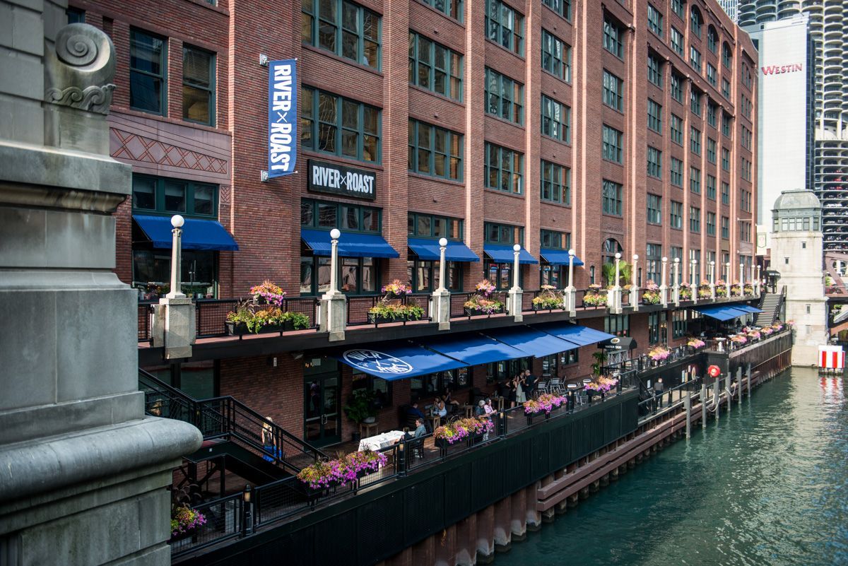 How AI-Powered Reservation Systems Are Transforming Chicago's River Roast Restaurant Experience