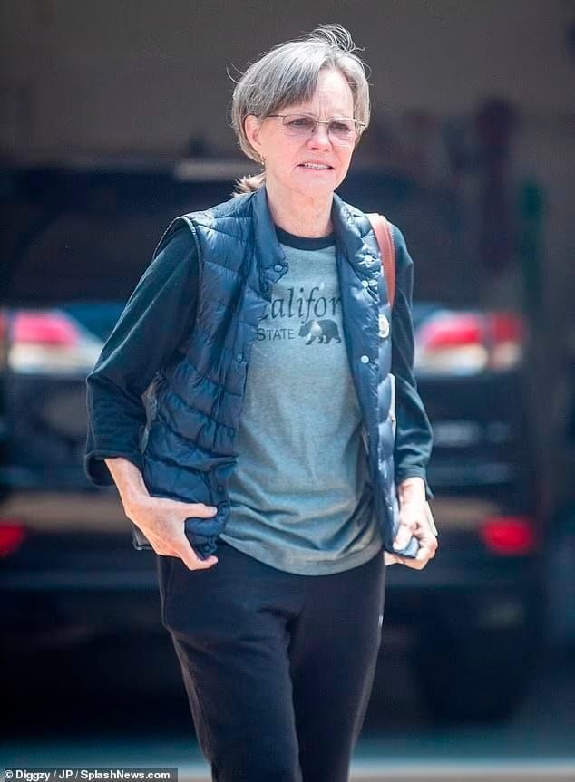 Sally Field Dares to Go Grey: The Hollywood Icon's Bold Rejection of Ageism and Plastic Surgery!