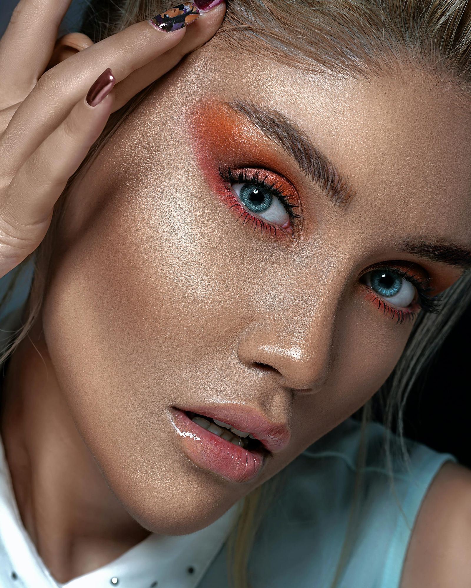 AI-Powered Beauty: How Algorithms Are Reshaping Contour Stick Recommendations