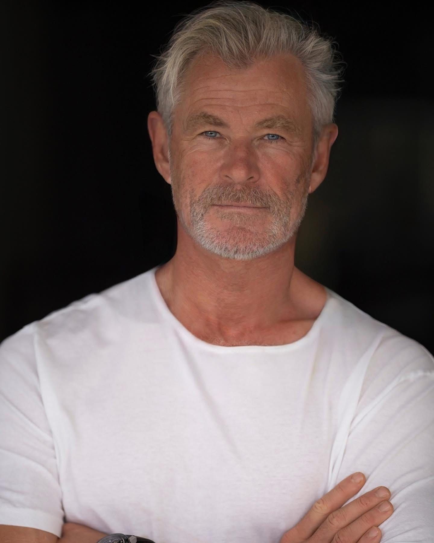 Chris Hemsworth shocks fans with strange new look on Instagram