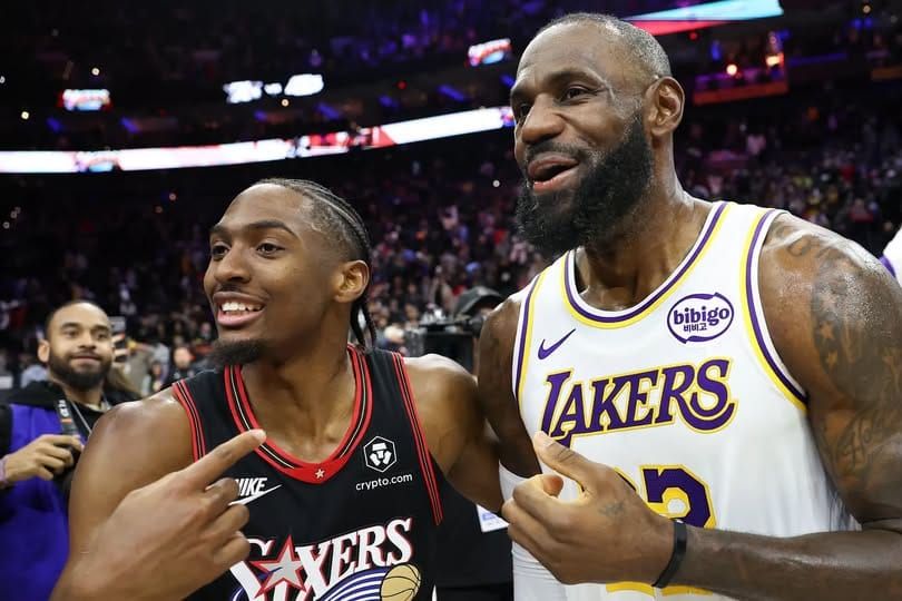 LeBron James returning to Cleveland during Lakers vs Cavaliers game