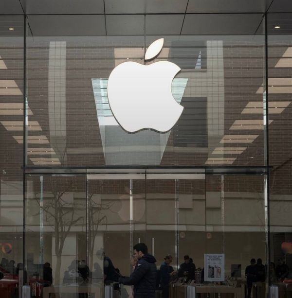 Apple's $124.3B Q1 2025 Revenue: How AI Integration Will Determine Sustainability