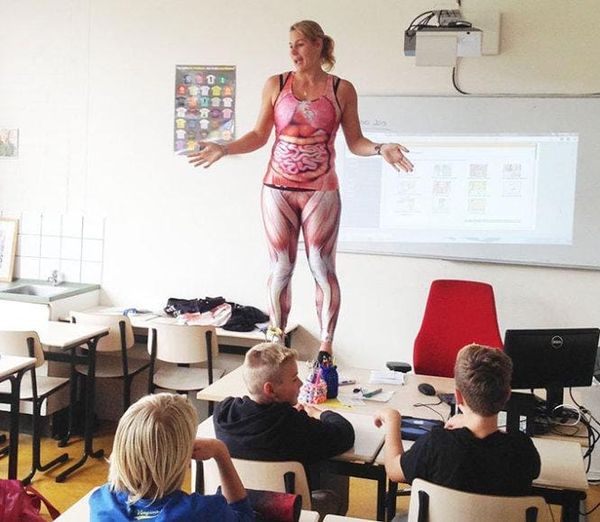 Teacher Uses Anatomy Bodysuit to Make Her Lessons Unforgettable — Students Will Never Forget This