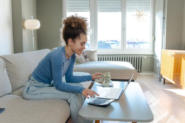 How I Started a Side Hustle That Pays My Rent in 2026 | YEET