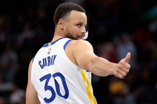 Steph Curry signs 10-year shoe deal with Li-Ning