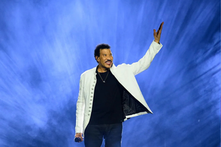 Lionel Richie Hospitalized in ICU After St. Louis Concert