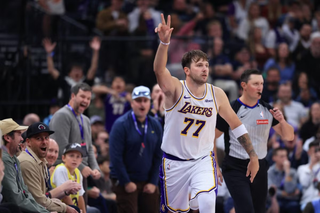 NBA roundup: Luka posts 52 points; Knicks remain winless