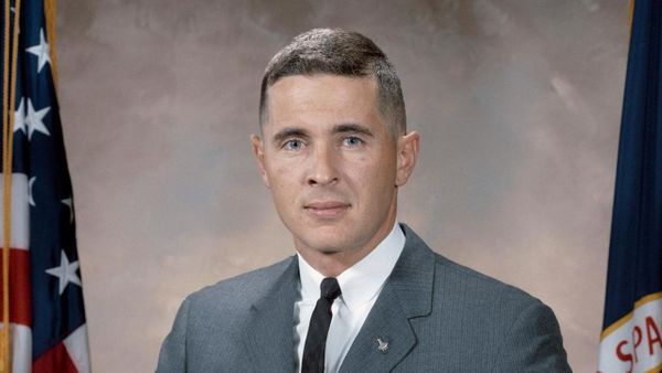 Famous Apollo 8 Astronaut Who Took 'Earthrise' Photo Killed In Plane Crash