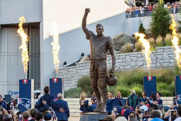 Patriots Honour Tom Brady With 12ft Statue