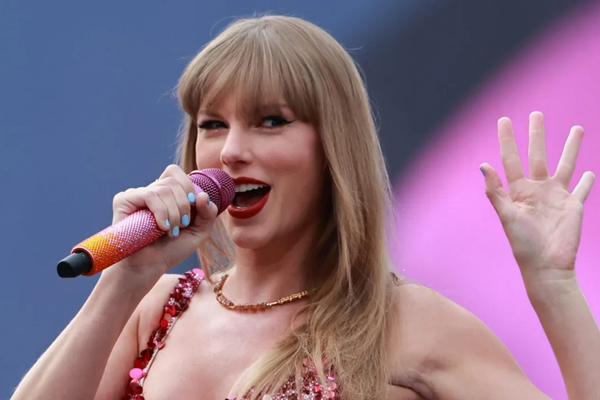 Taylor Swift Announces 12th Album ‘The Life of a Showgirl’ on Travis Kelce’s Podcast