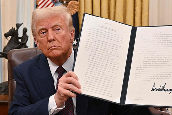 Judge Temporarily Halts Trump’s Effort To End Birthright Citizenship