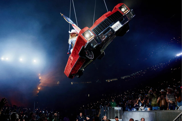 Beyoncé pauses show as flying Cadillac tilts mid-air