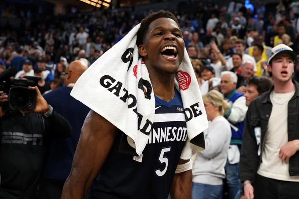 T'Wolves push Lakers to edge of elimination, Pistons lose on missed call