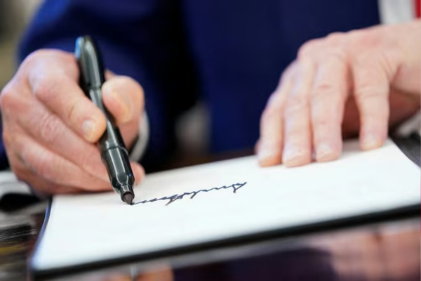 Trump’s Signature to Appear on US Dollar Bills, a First for a Sitting President