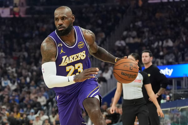 LeBron reaches another insane NBA milestone with 12,000th assist