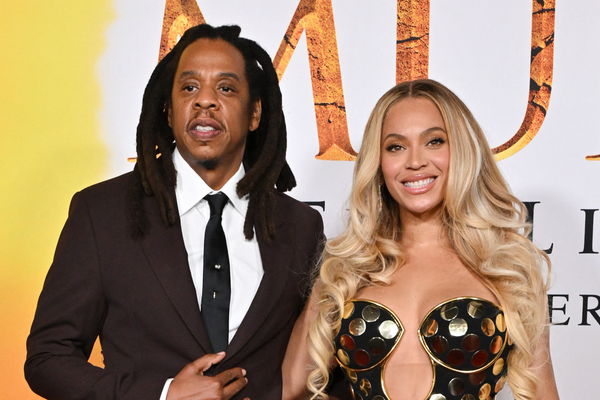 Jaÿ-Z Opens Yankee Stadium Concert With Video of Beyoncé Cutting His Hair