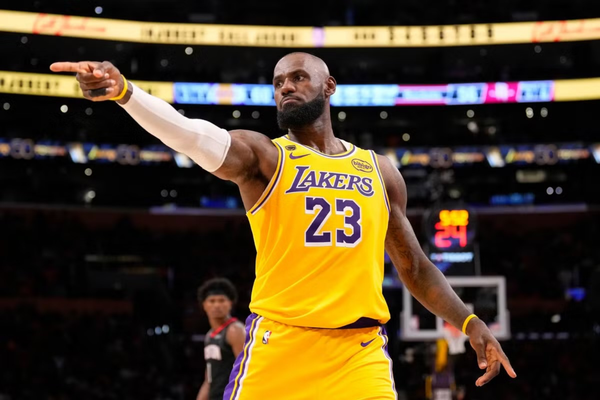 LeBron James Heads to Philadelphia 76ers Eyeing Final NBA Conquest to End Legendary Career