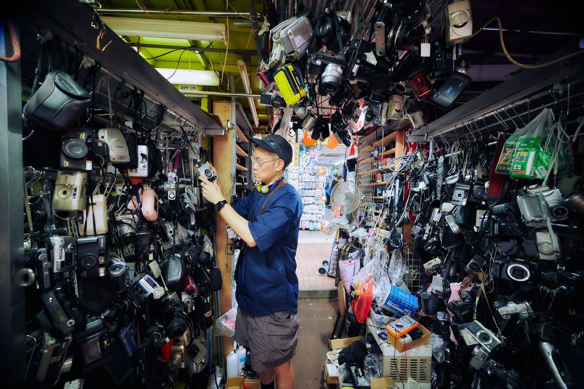跟70後懷舊產物收藏家去鴨寮街買二手相機 推薦深水埗小店 解構稀有音樂播放器藏品