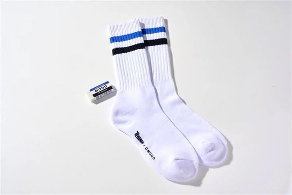 FamilyMart襪遇勁敵？日本雜誌《日経TRENDY》 附錄MONO擦膠三色條紋襪 顏色似Fragment AJ1