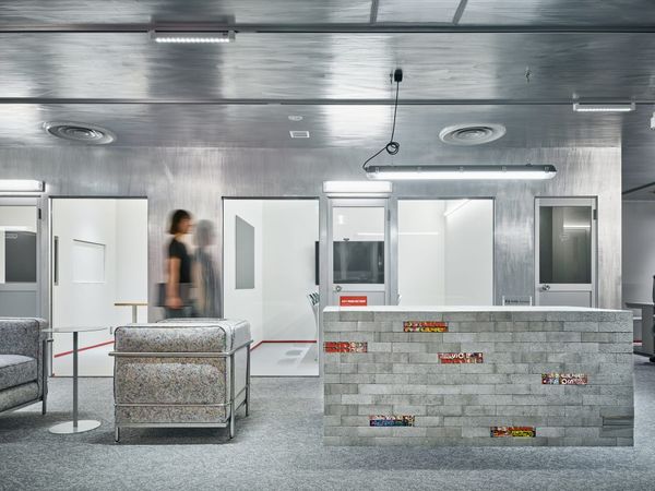 用《週刊少年Jump》製作名椅  集英社辦公室公開！