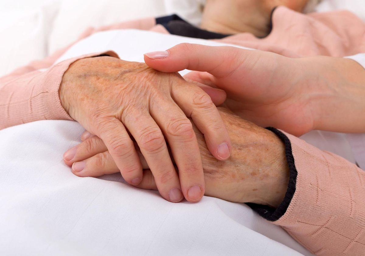 How Long Does Active Dying Last? What Caregivers Need to Expect