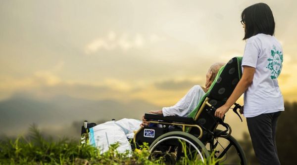 What Does a Caregiver Do? Tips For Caregivers