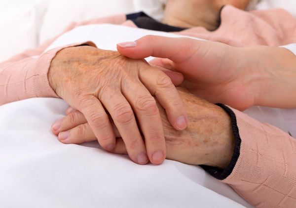 How Long Does Active Dying Last? What Caregivers Need to Expect