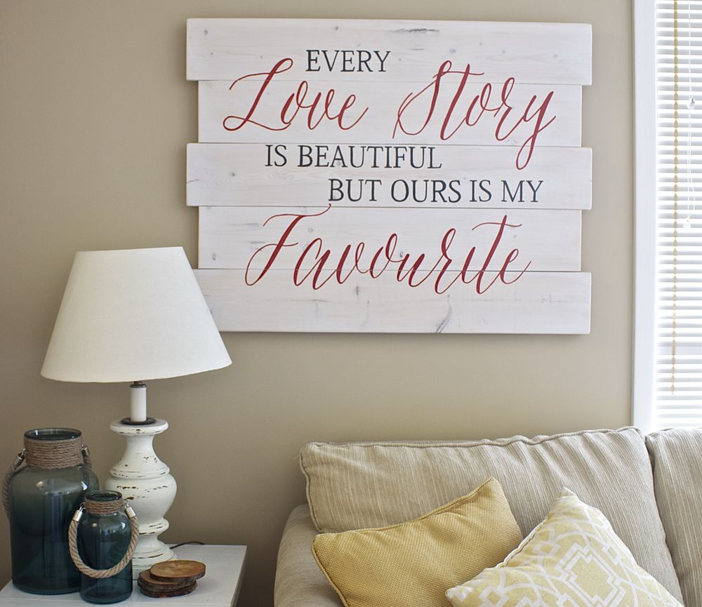 Holztabellen mit Überschriften als eine coole Wohndekoration :)