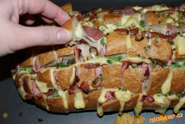 Fotorezept: „Gebackener Igel“ (eingebackenes, gefülltes Brot)