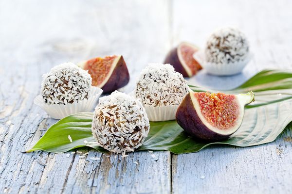 Feigenkugeln mit gehackten Walnüssen – Rezept :)