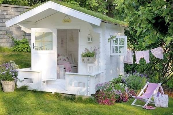 Kinder-Spielhaus aus Holz für den Garten