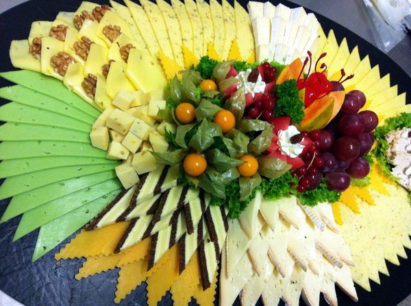 Käseplatte anrichten – tolle Ideen und Inspirationen zum Arrangieren