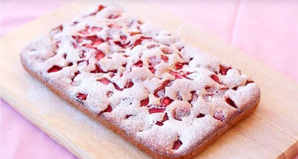 Tassenkuchen mit Erdbeeren fertig in nur 40 Minuten ;)